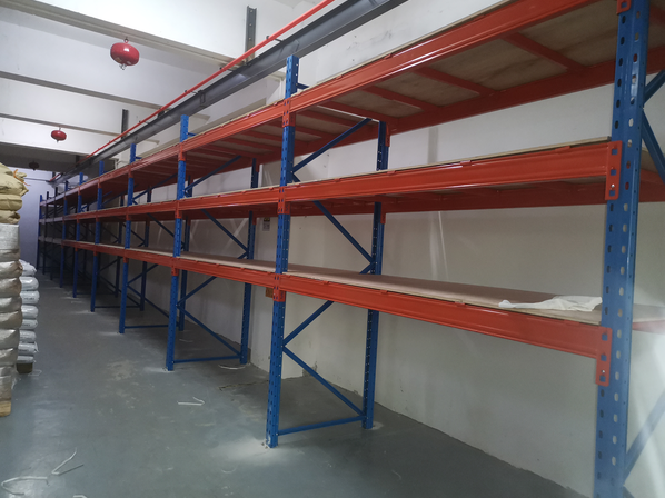 尋找倉庫重型倉儲(chǔ)貨架方案---找深圳貨架廠家